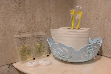 Bathroom amenities