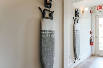 Iron/ironing board