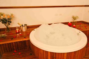 Jetted tub