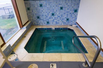 Indoor spa tub