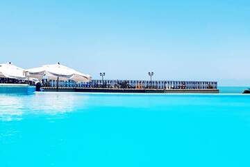 Infinity pool