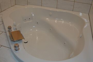 Jetted tub