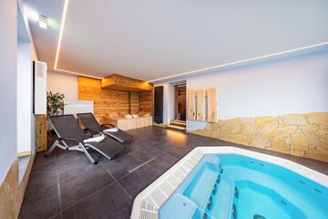 Indoor spa tub