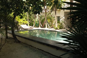 Indoor/outdoor pool
