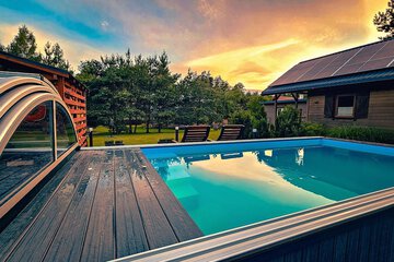 Indoor/outdoor pool