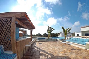 Poolside bar