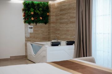 Private spa tub