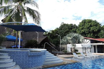 Pool waterfall