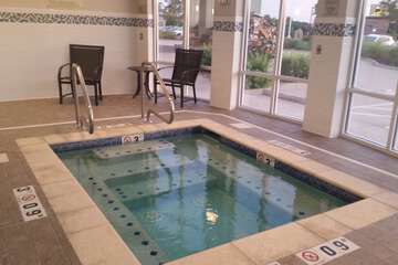 Indoor spa tub