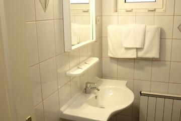 Photo 51