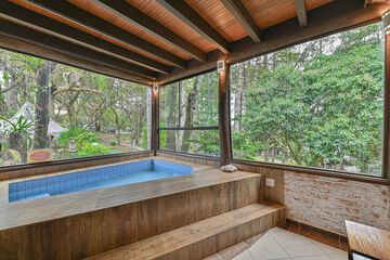 Indoor spa tub