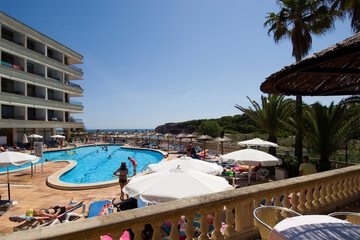 Poolside bar