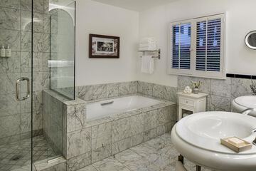 Bathroom shower