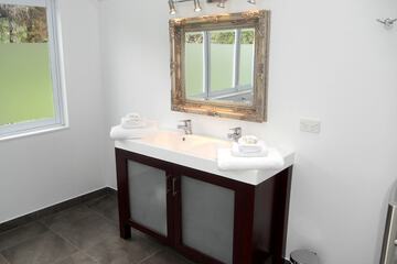 Bathroom sink