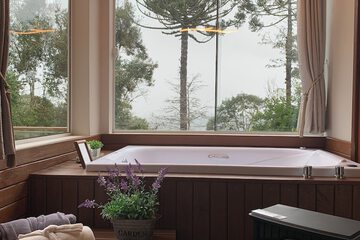 Private spa tub