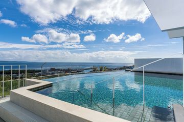 Infinity pool