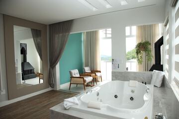 Jetted tub