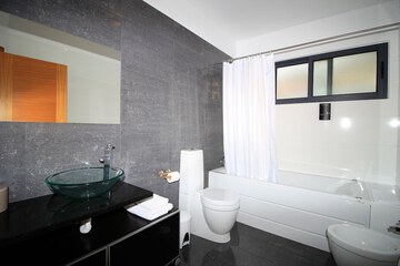 Jetted tub