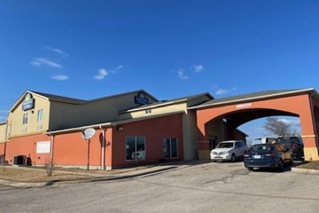 Days Inn & Suites by Wyndham Marquez