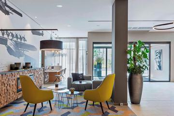 Lobby lounge