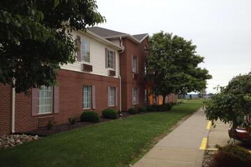 Country Hearth Inn & Suites Willard