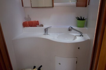 Bathroom sink