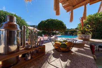 Poolside bar