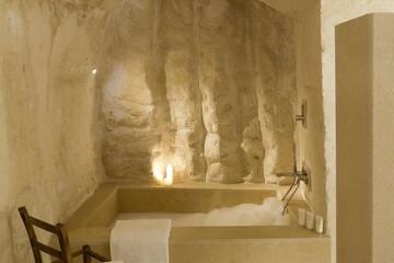 Deep soaking bathtub