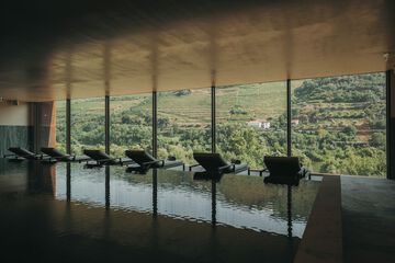 Indoor/outdoor pool