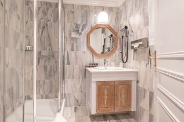 Bathroom shower