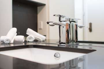 Bathroom sink