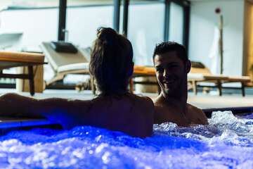 Indoor spa tub