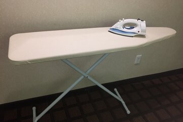 Iron/ironing board