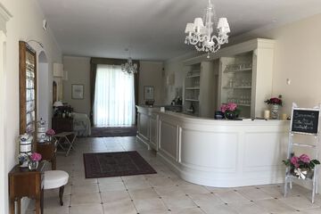 Concierge desk