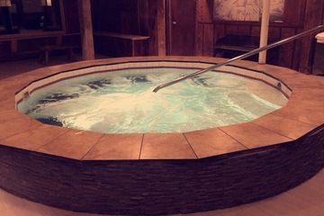 Indoor spa tub