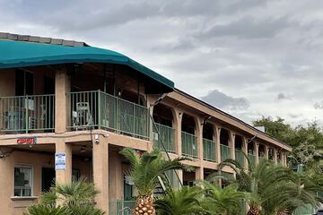 Crown Motel