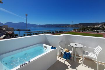 Private spa tub