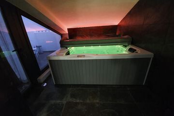 Private spa tub