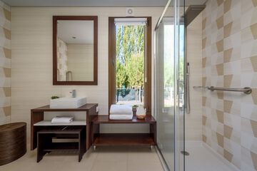 Bathroom shower