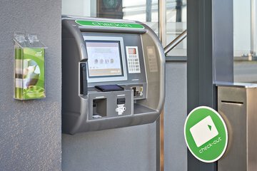 Check-in/check-out kiosk