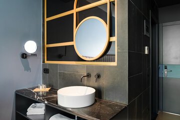Bathroom sink