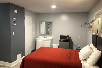 Room 12 of 20