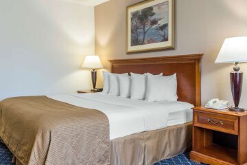 Clarion Hotel & Conference Center 9