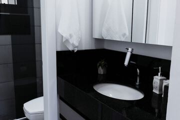Bathroom sink