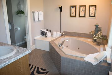 Jetted tub