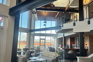 Lobby lounge