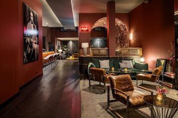 Lobby lounge