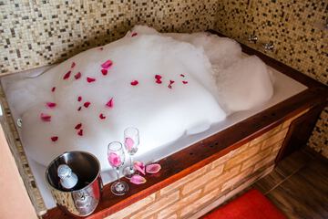 Jetted tub