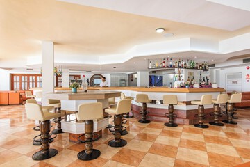 Poolside bar