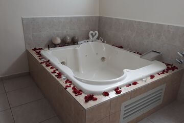 Jetted tub